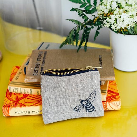 Bee Coin Purse in Pure Linen